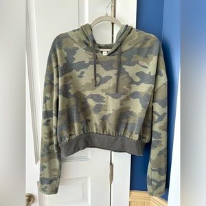 Camo Cropped Hoodie
